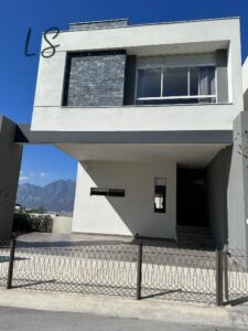 Casa en venta, Zona Reserva Cumbres, Modelo Sotano, arriba Paseo de los Leones; Monterrey Nuevo Leon