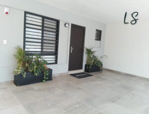 Casa en venta, Zona Reserva Cumbres, 7x17 cuadra bajo Paseo de los Leones; Monterrey Nuevo León